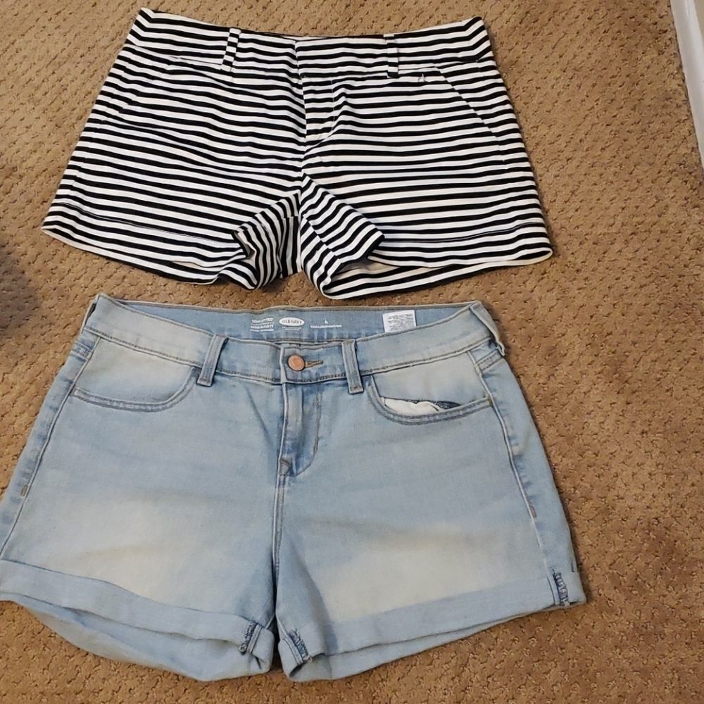- Bundle Of women shorts size 4‎